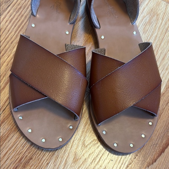 WOMENS size 7 Universal Thread Brown Sandals with Leather Straps - Picture 2 of 4